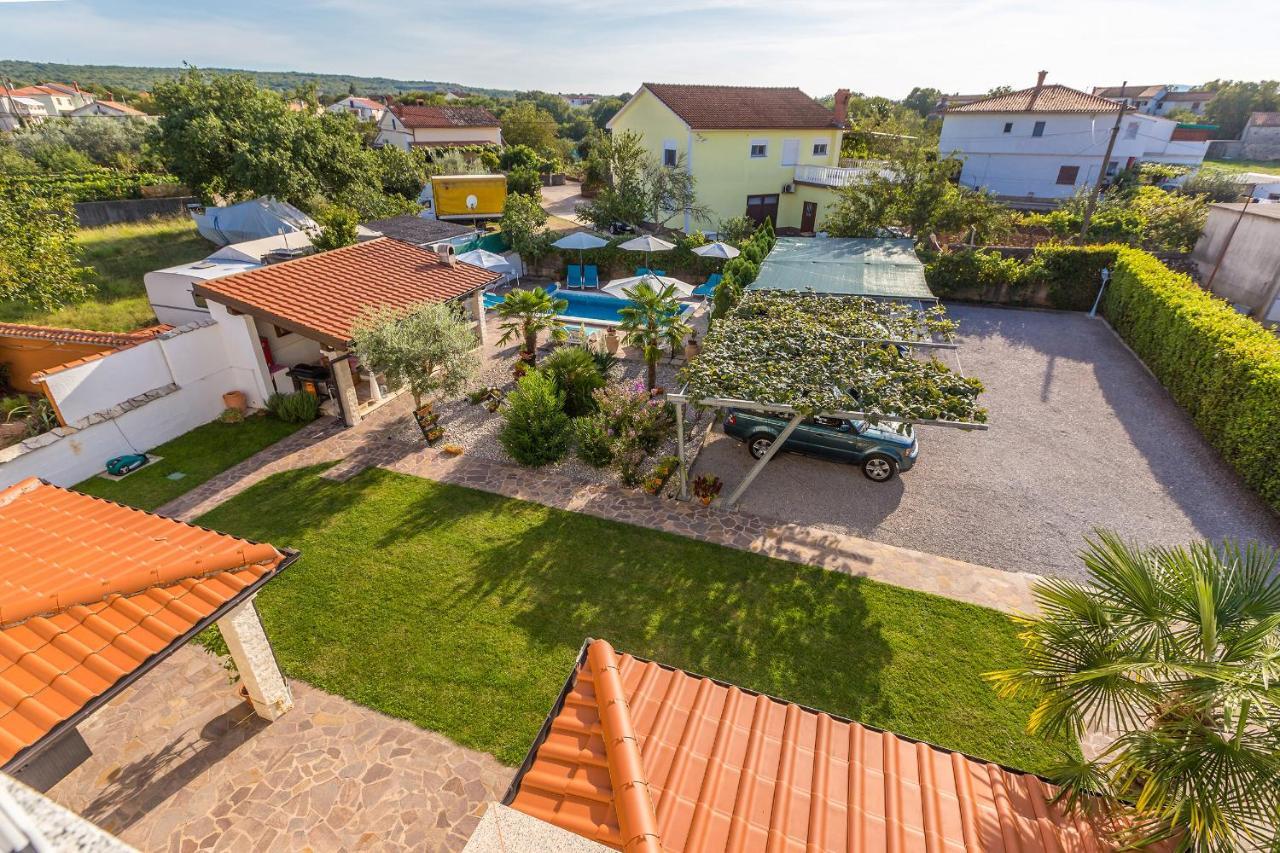 Guest House Antonella Malinska Exterior photo