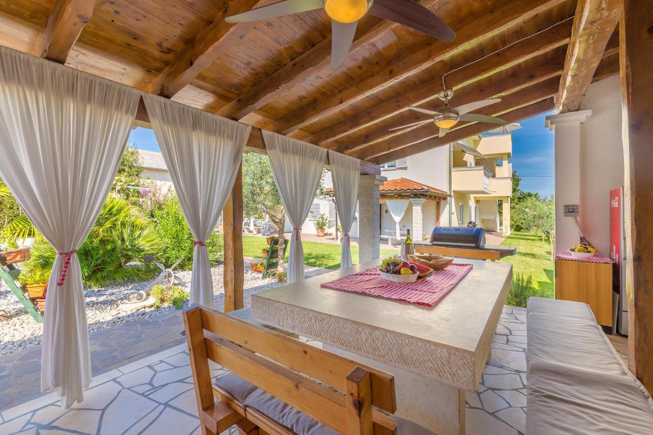 Guest House Antonella Malinska Exterior photo