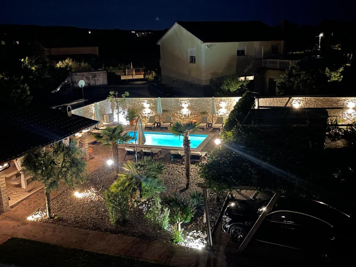 Guest House Antonella Malinska Exterior photo