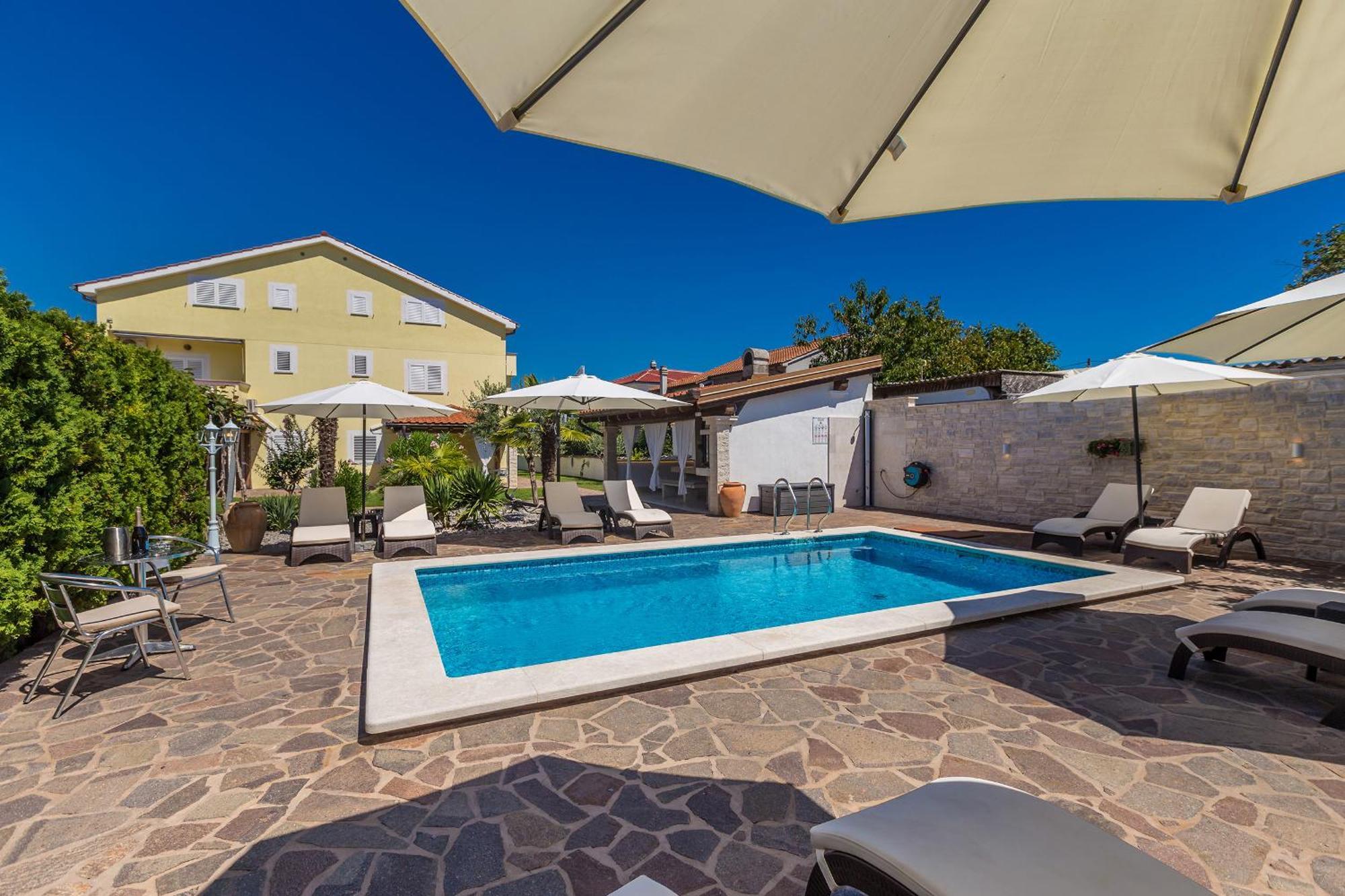 Guest House Antonella Malinska Exterior photo