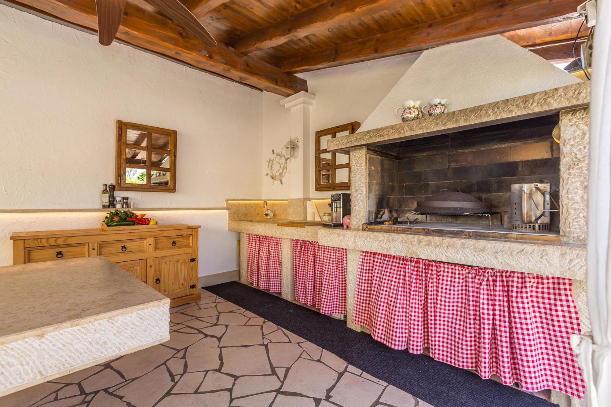 Guest House Antonella Malinska Exterior photo