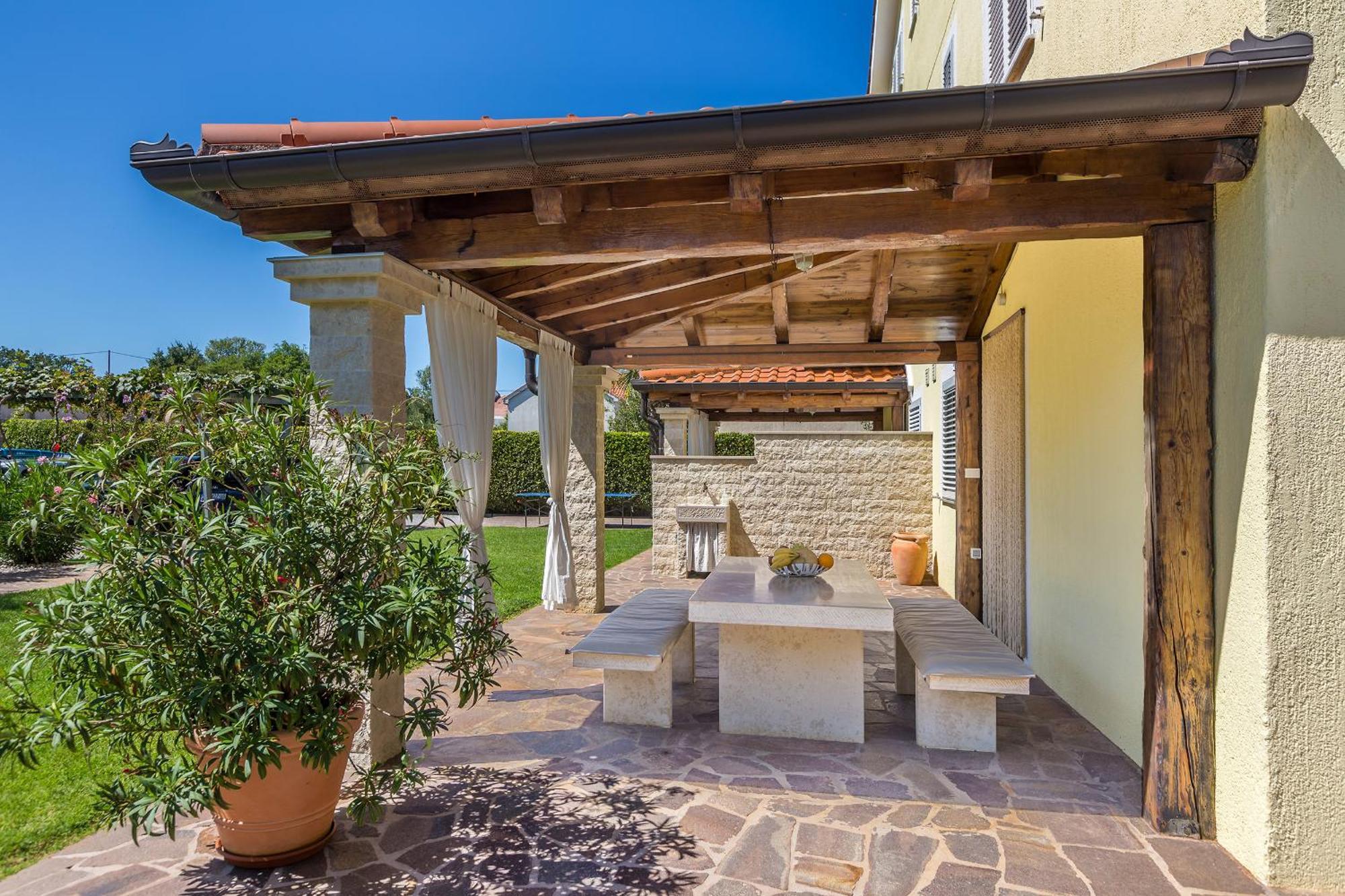 Guest House Antonella Malinska Exterior photo