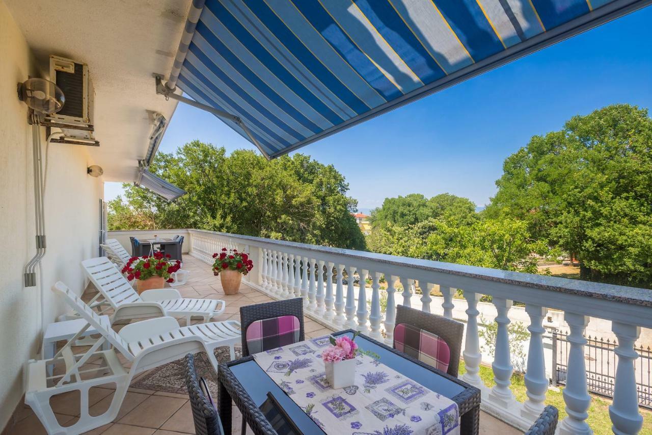 Guest House Antonella Malinska Exterior photo